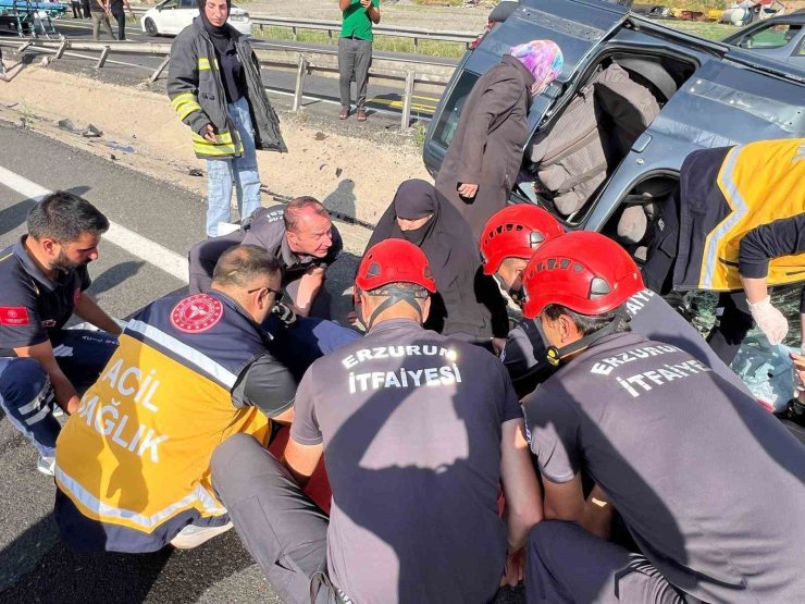 İtfaiye araçta sıkışan 5 kişiyi çıkardı