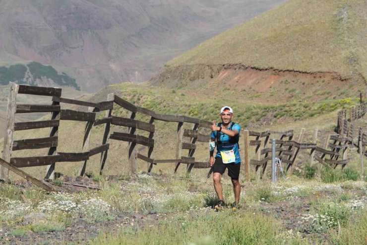Palandöken’in zirvesine zorlu koşu