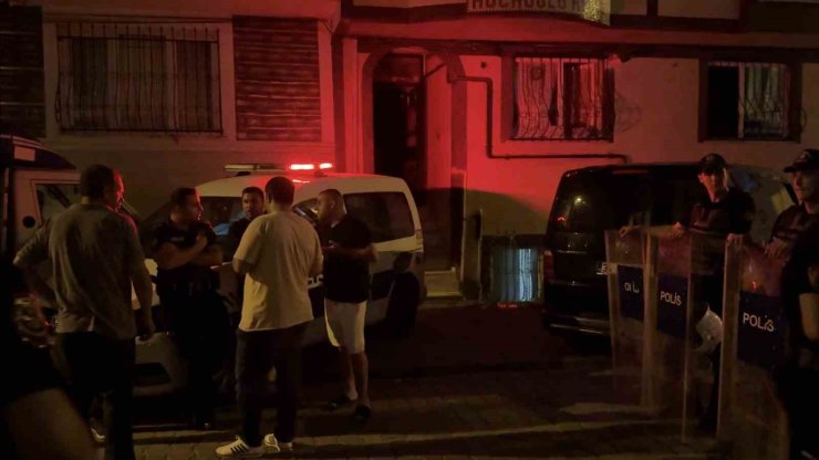 Esenyurt’ta komşu kavgasında kan aktı: 1 kişi göğsünden bıçaklandı