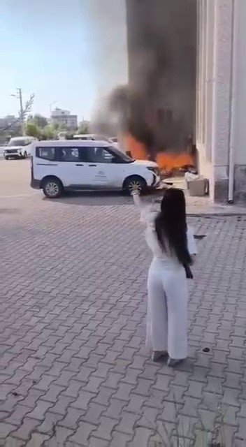 Kurum bahçesinde çıkan yangın paniğe neden oldu