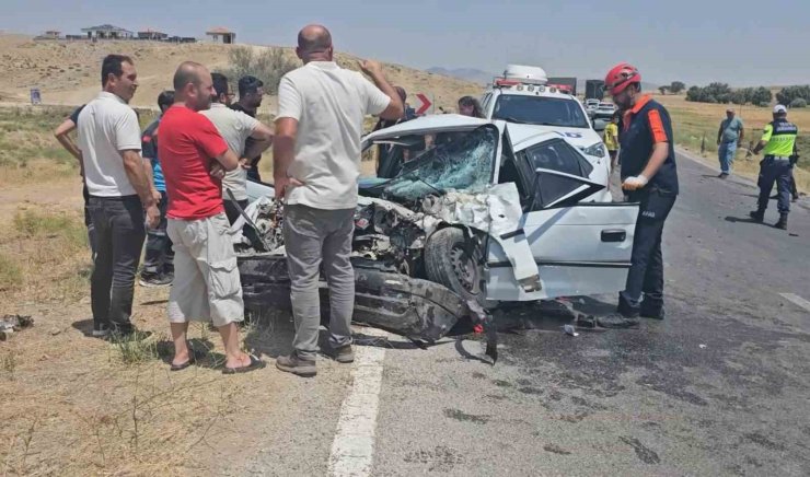 Aksaray’da otomobil ile kamyonet çarpıştı: 1 ölü, 3 yaralı