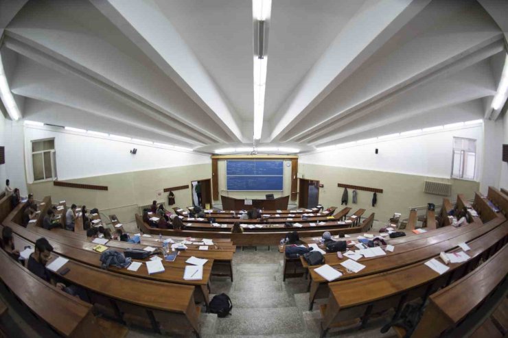 İİBF yarım asrı aşan tecrübesiyle başarılı mezunlar vermeye devam ediyor