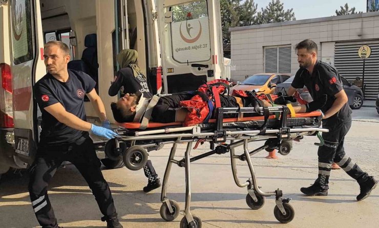 Bursa’da çatı çöktü: 29 yaşındaki genç ağır yaralandı