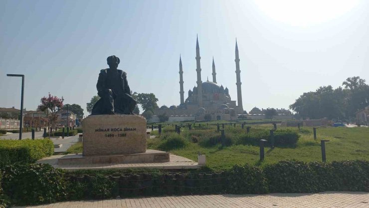 Komşuda çıkan yangının dumanı Edirne’ye ulaştı: Görüş mesafesi azaldı, koku evlere kadar girdi