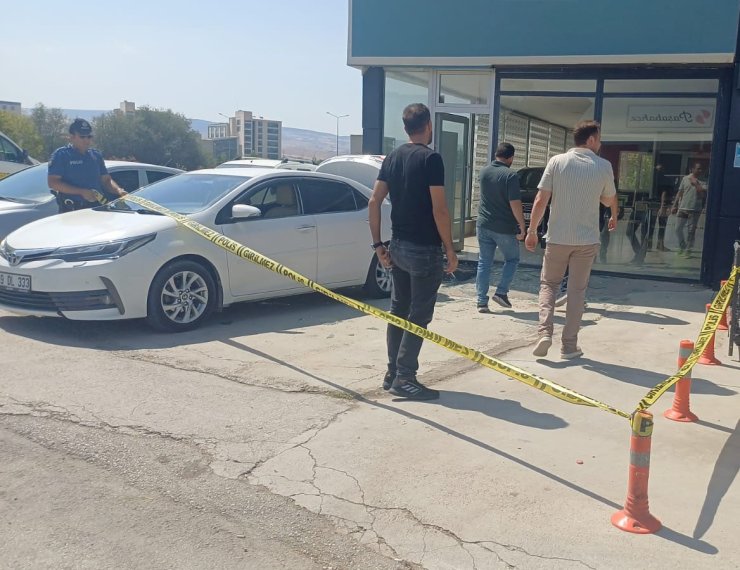 Oto galeriye silahlı saldırı: 1 yaralı