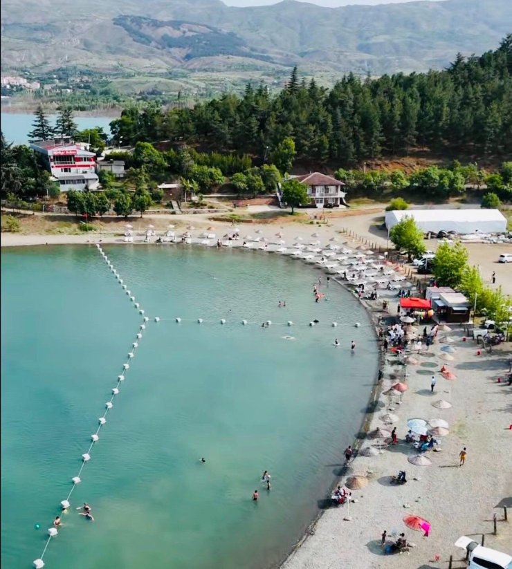 Doğu’nun İncisi Hazar Gölü, ziyaretçi akınına uğruyor
