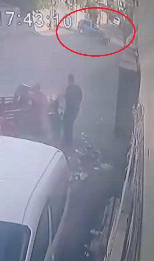 Reyhanlı’da otomobille çarpışan motosikletli metrelerce savruldu