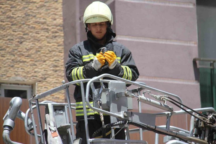 Beyşehir’de itfaiyeden güvercin kurtarma operasyonu