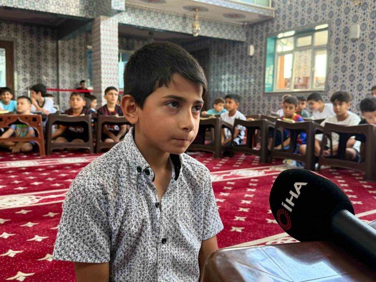 Savaşta tek bacağını kaybeden 8 yaşındaki Suriyeli çocuk arkadaşlarına sabrıyla örnek oluyor