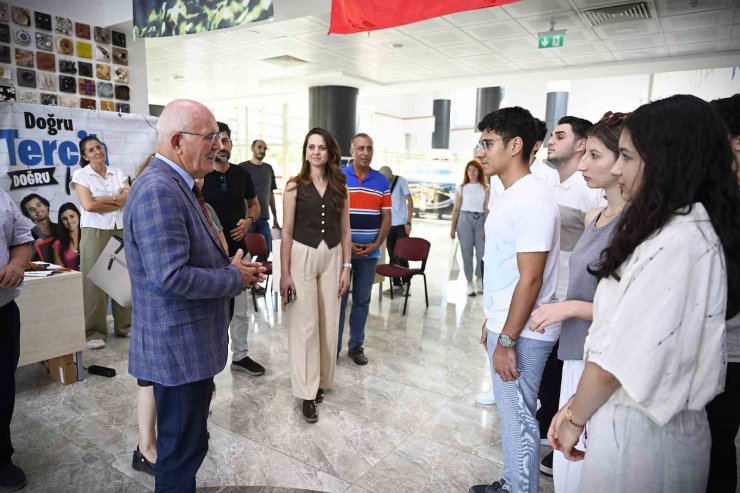 Rektör Savaş, aday öğrencilerle bir araya geldi