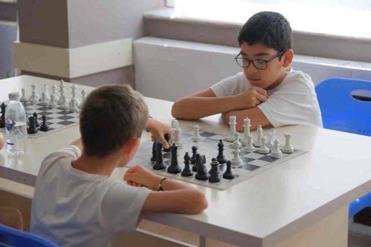 Aydın’da çocuklar satrançla düşünmeyi öğreniyor