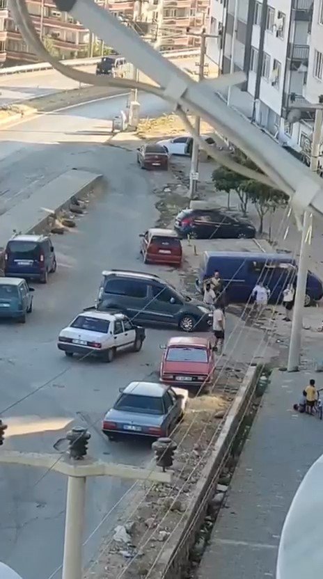 Edremit’te sopalı alacak verecek kavgası kameraya yansıdı