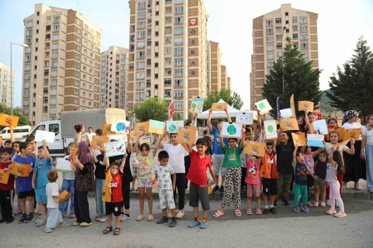 Çocukları gülümsetiyor, yaraları birlikte sarıyoruz