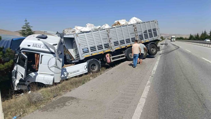 Tır kamyonete arkadan çarptı, 1 yaralı