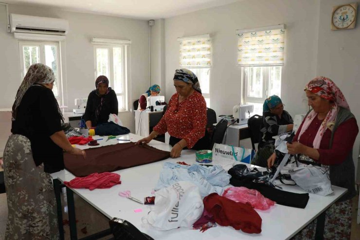 Haliliye’de kadınlar hem hobi ediniyor hem ekonomiye katkı sağlıyor