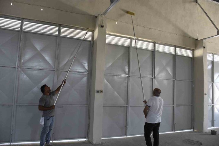 Belediye ekipleri, boya-badana ve tadilat hizmetiyle yüzleri güldürdü