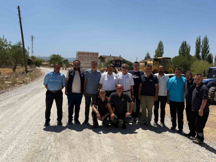 Kütahya İl Özel İdaresi’nden yol çalışması