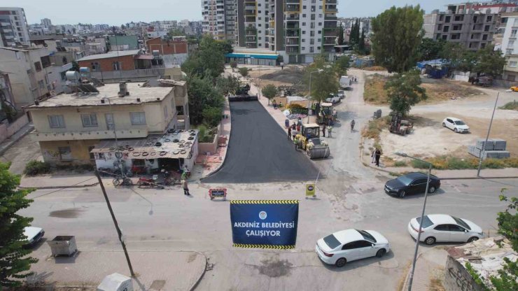 Akdeniz’de asfalt çalışmaları sürüyor