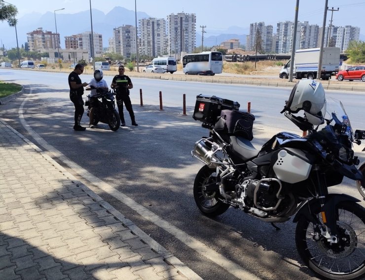 Antalya’da motosikletlere sıkı denetim: 33 araç trafikten men edildi