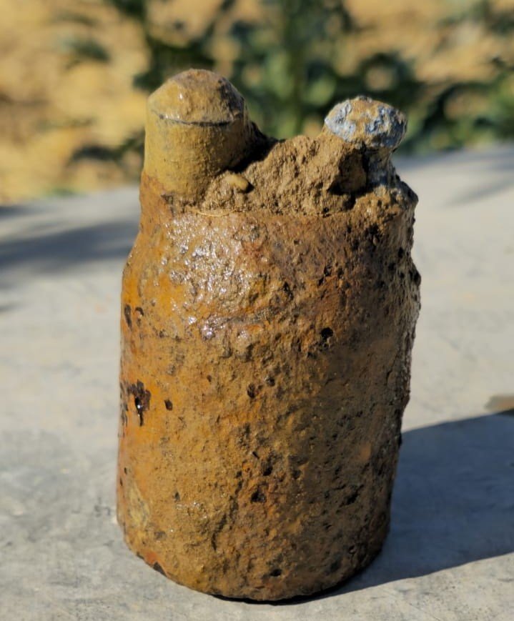 Manisa’da zeytin bahçesinde asırlık top mermisi bulundu