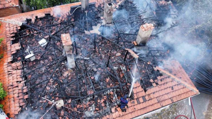 Tandırda yakılan ateş evi küle çeviriyordu