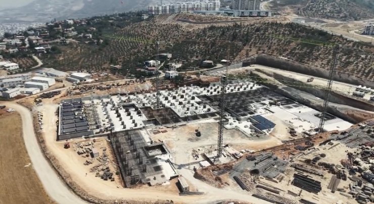 İskenderun’da sismik izolatör sistemli 600 yataklı devlet hastanenin inşası hızla sürüyor