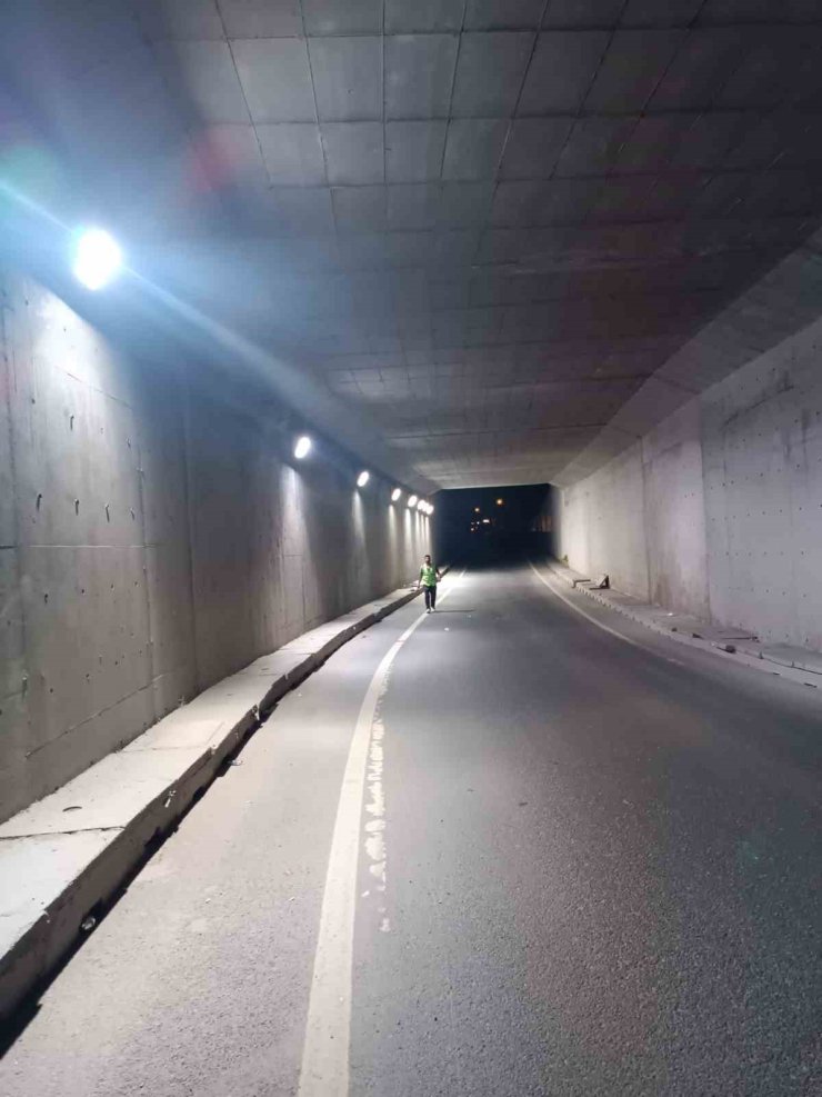 Belediye ekipleri güvenli ulaşım için sahada