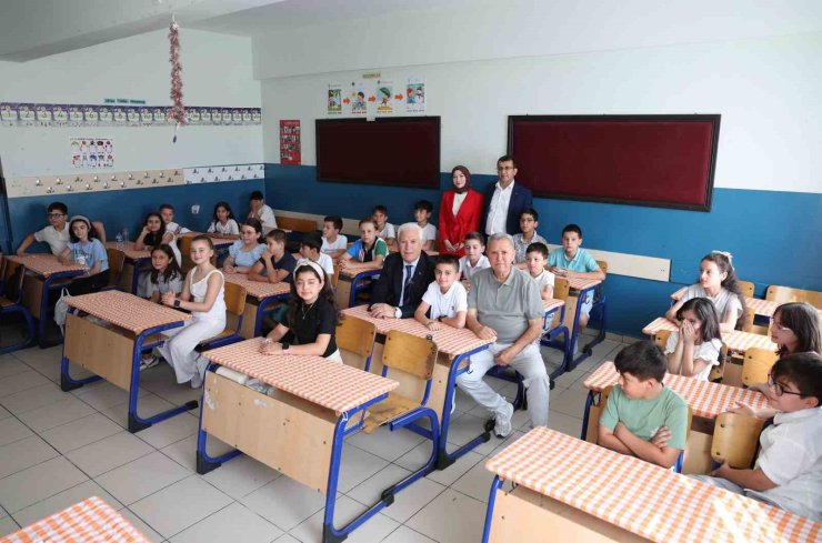 Büyükşehir’den öğrencilere eğitim desteği