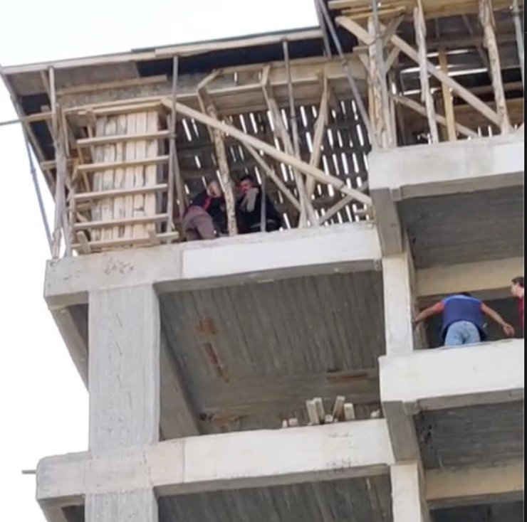 İntihara kalkışan genç, ekiplerin müdahalesiyle kurtarıldı