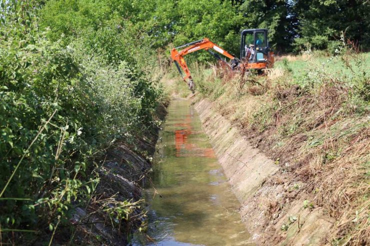 50 bin dekar tarım arazisini besleyen sulama kanallarında temizlik