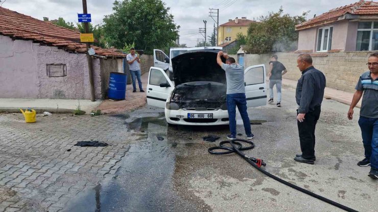 Çorum’da seyir halindeki otomobilde korkutan yangın