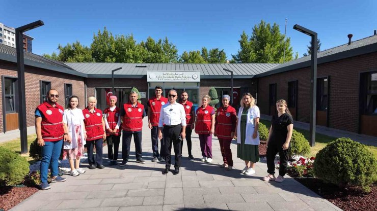 YADES çalışanları, yaşlılara umut oluyor