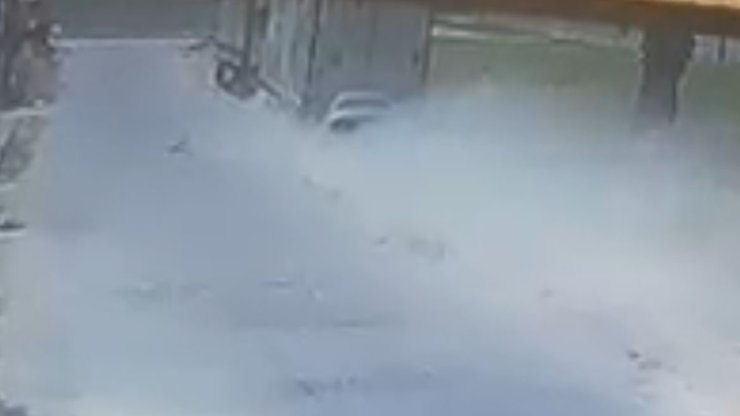 Park halindeki tıra böyle çarptı...Feci kazada sürücü hayatını kaybetti