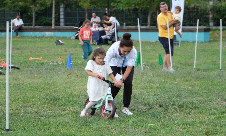 Bu kez çocukların yarışına aileler de dahil oldu