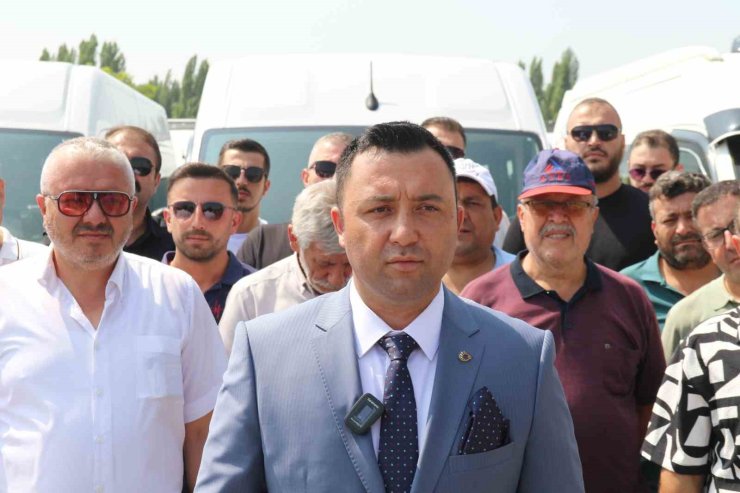 Onlarca üye servis araçları ile Ünal’a desteğe geldi