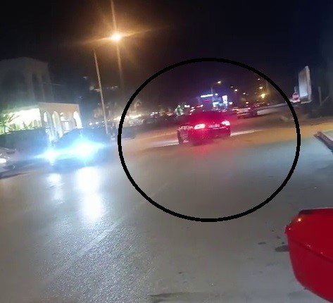 Drift atarken kameraya yakalanan sürücü dereye uçtu