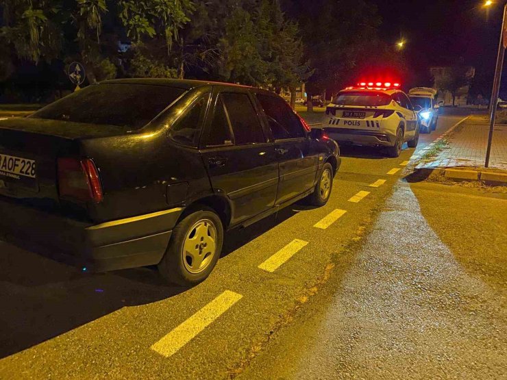 ‘Dur’ ihtarına uymayan ehliyetsiz sürücü yakalandı