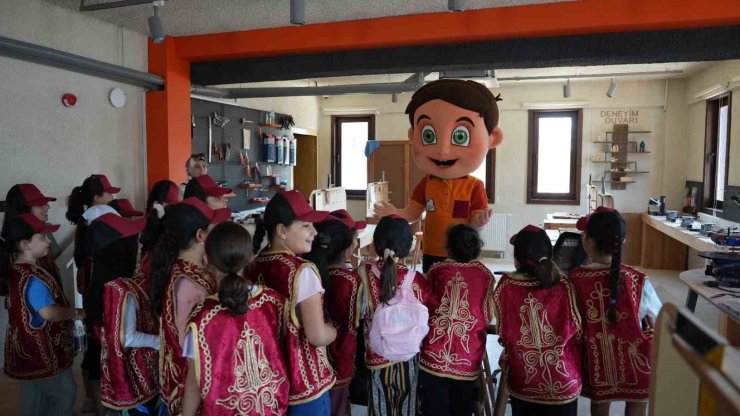 Konya’da 3 bin öğrenci 6 tarihi mekânda 6 tarihi karakteri tanıyor