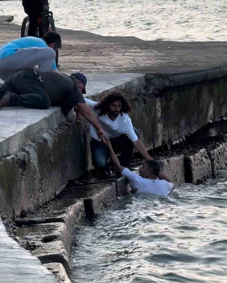 Samsun’da taşkınlık yapan şahıs polisten kaçarken denize atladı
