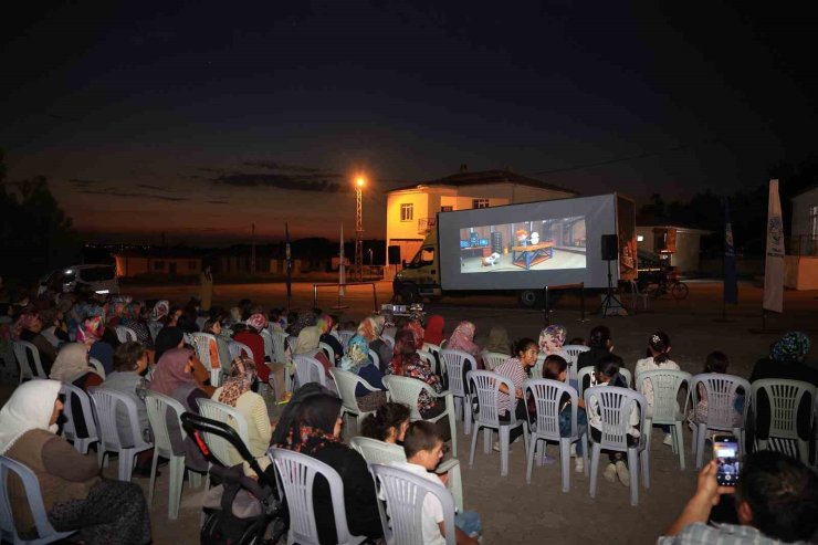 Talas kırsalında yazlık sinema keyfi