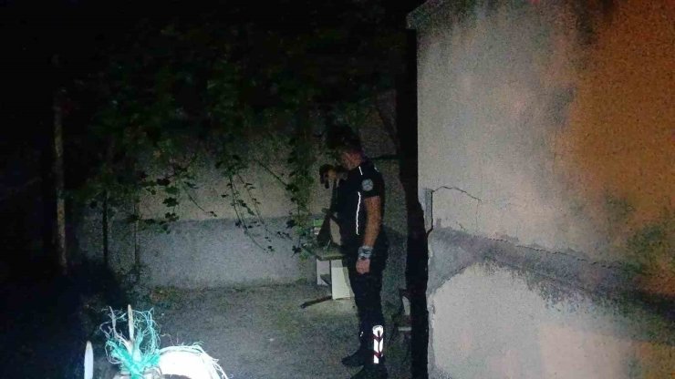 Tartıştığı kişilerin evinin önünden geçtiğini görünce kurşun yağdırdı