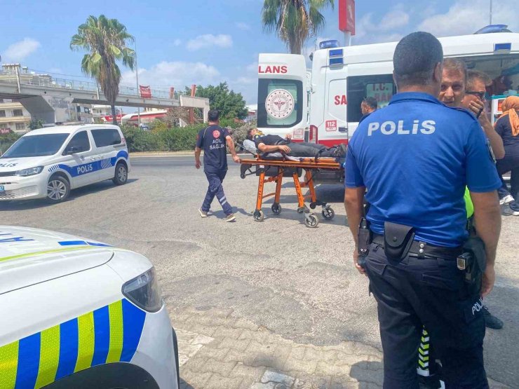 Antalya’da motosikletten düşen sürücü yaralandı