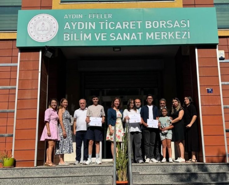 Başarılı öğrencilerden okullarına veda