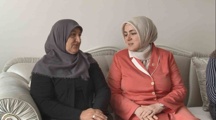 Cumhurbaşkanı Erdoğan’ın mektubu, Kars’ta şehit annesine teslim edildi