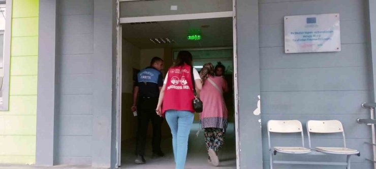 Hatay’da evlatlarıyla duygu sömürüsü yapan dilenci kadınlar yakalandı