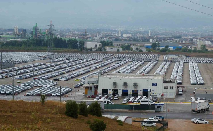 Yağmur bekleyen vatandaşa "ses bombası" şoku