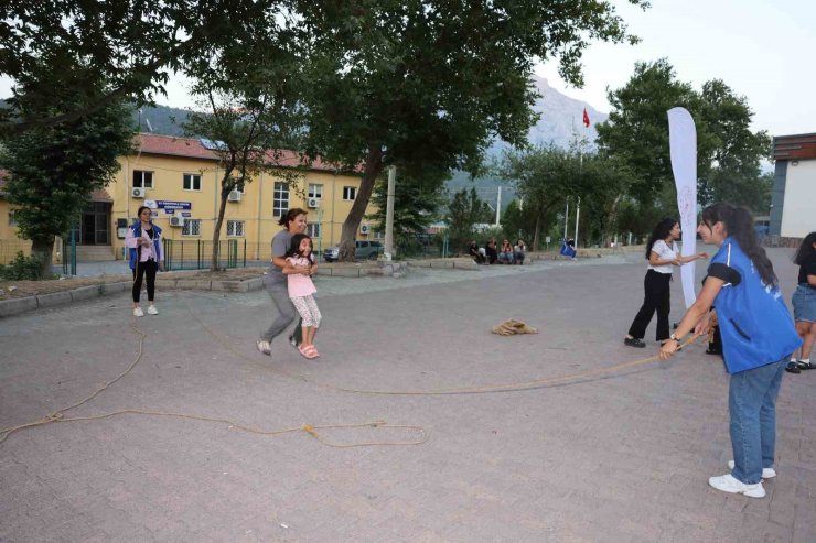 Gezen Sinema Tırı Pozantı’da