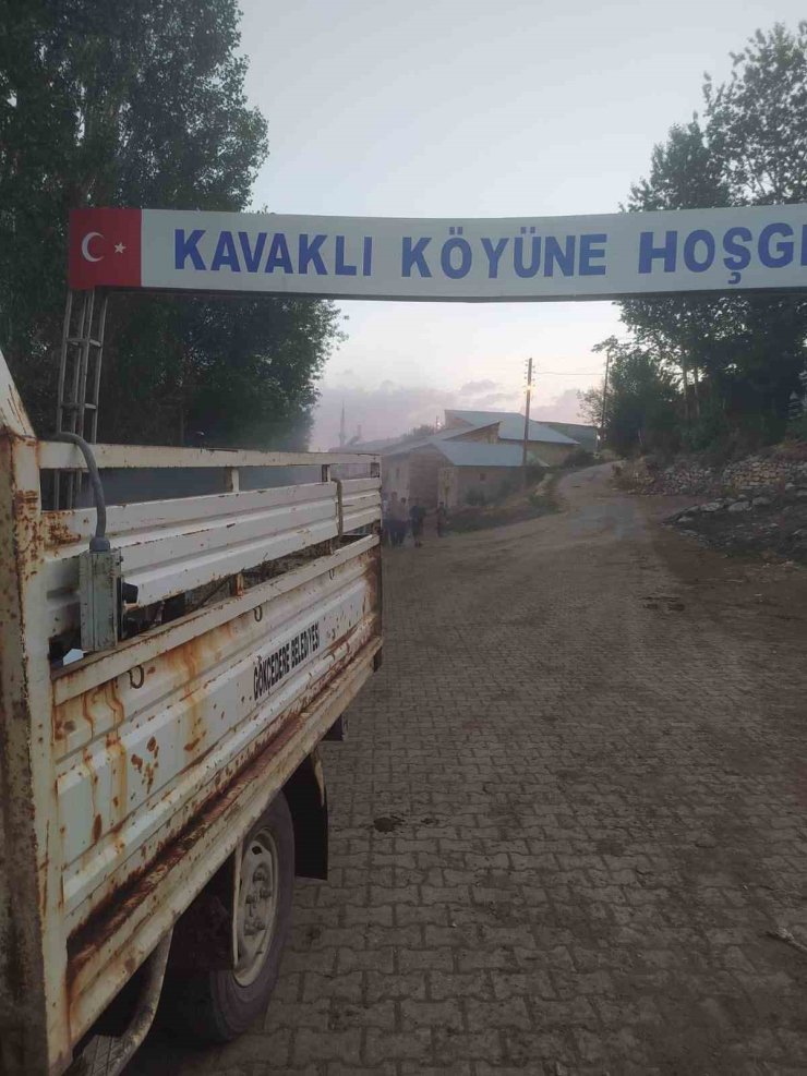 Bayburt’un köylerinde sinek ve haşerelere karşı ilaçlama çalışması başlatıldı