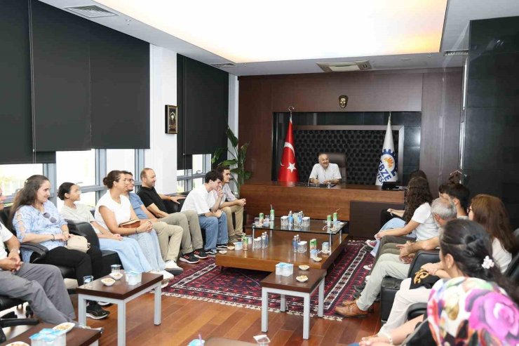 Başkan Büyükgöz, YKS’de ilk bine giren öğrencileri ağırladı