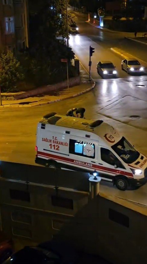 Isparta’da ambulans şoföründen yaşlı pazarcıya yürekleri ısıtan yardım
